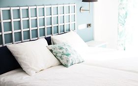 Hugo Beach Hotel & Apartments